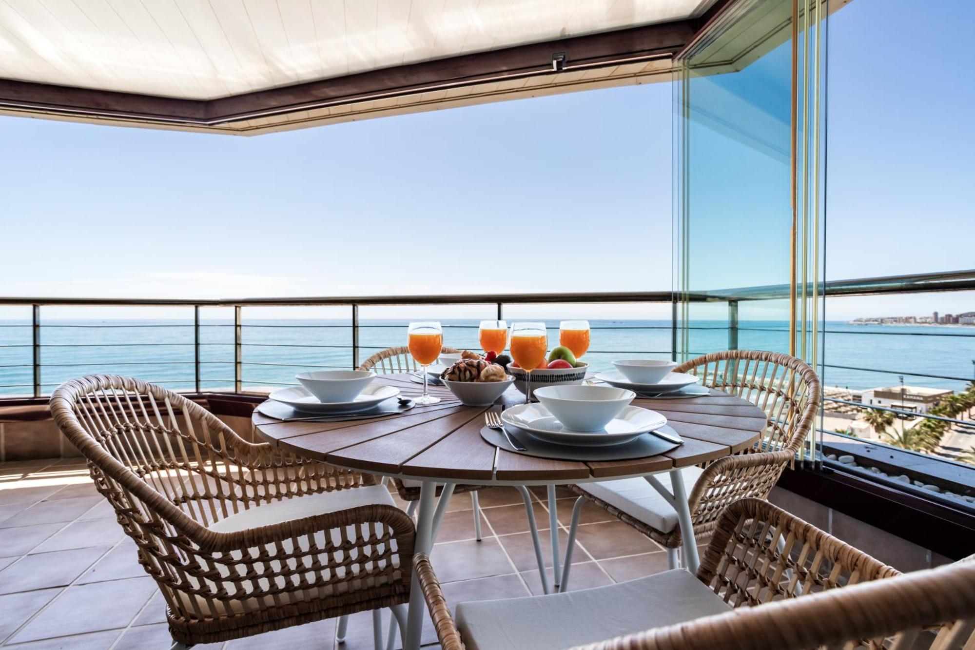 Buenavista Lifestyle By Sur Suites Фуэнхирола Экстерьер фото